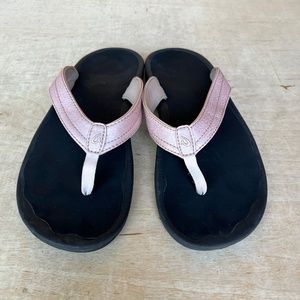 OluKai Ohana Pink Flip Flops Size 10